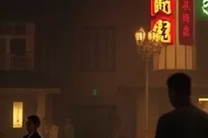 齿轮与蝉封面：黄铜齿轮机芯旁停着一只透明的蝉蜕